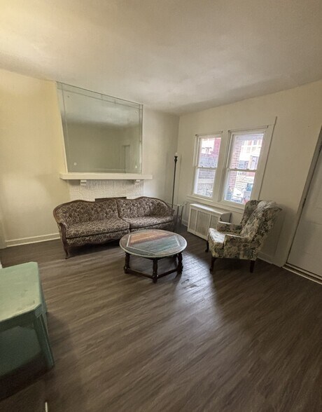 Living Room - 207 Chesterfield Rd