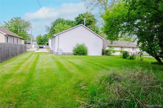 Building Photo - 421 Harvey Ave