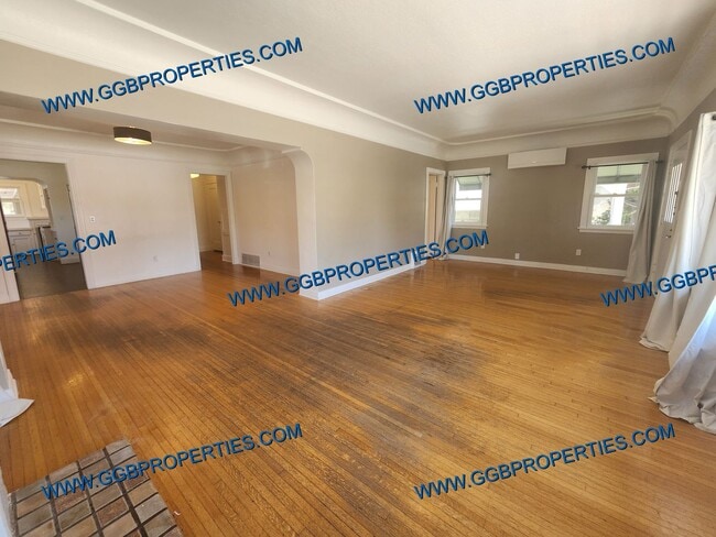 Building Photo - Come See this SAT! 06/27/26 - Live the Belmont Shore Lifestyle! Spanish 2 Bedroom / 1 Bath Home w...