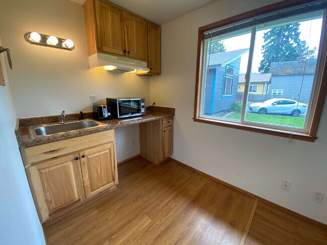Building Photo - Conveniently Located 3-Bedroom Home with S...