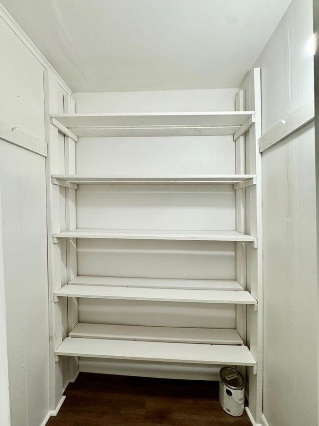 Building Photo - 1319 Laura Ave