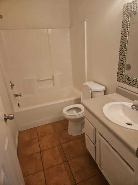 Building Photo - 3378 Iroquois Dr