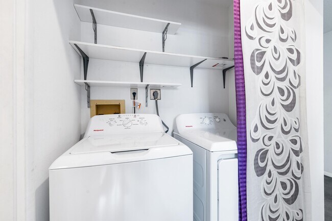 Building Photo - 800 Hudson Ave