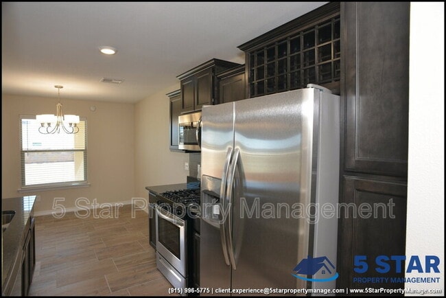 Building Photo - 806 TS Daniel Cadena Dr