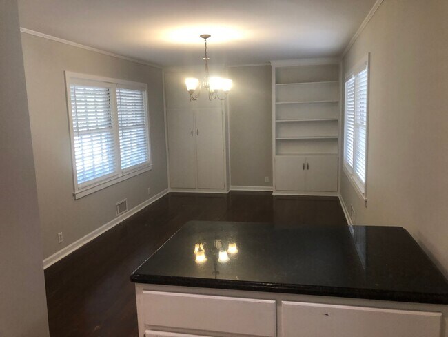 Building Photo - 4113 Acacia Dr