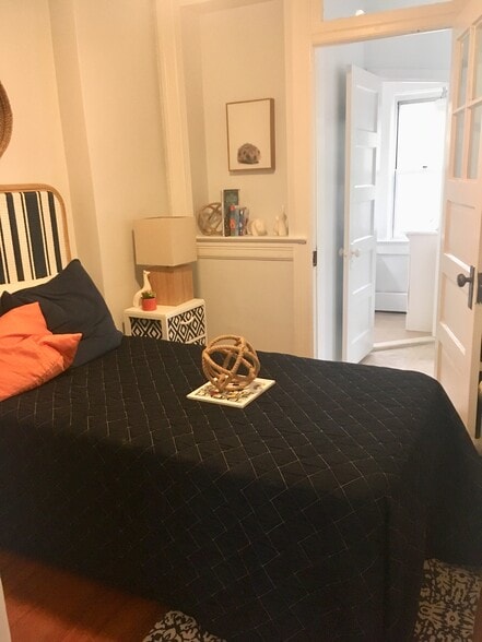 2nd bedroom - 825 Kentucky Ave SE
