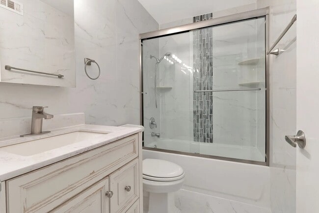 Building Photo - 10231 Empress Ave