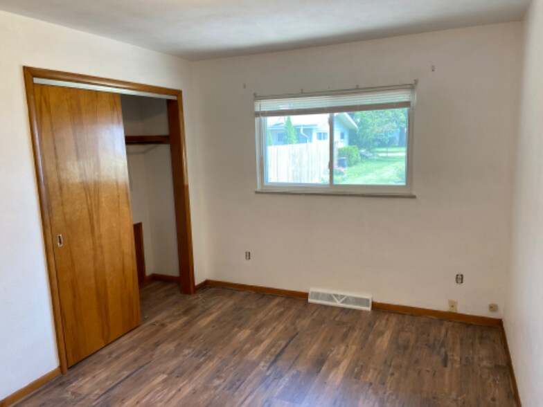 Building Photo - 123 Napoleon Rd