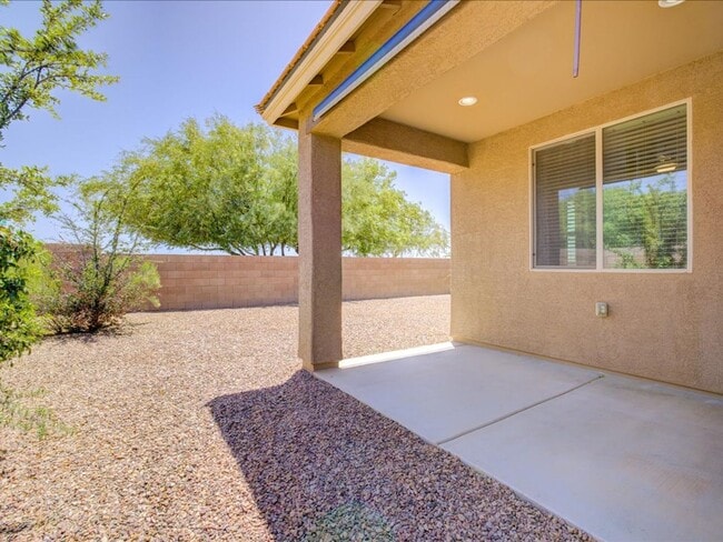 Building Photo - 3 Bedroom 2 Bathroom
