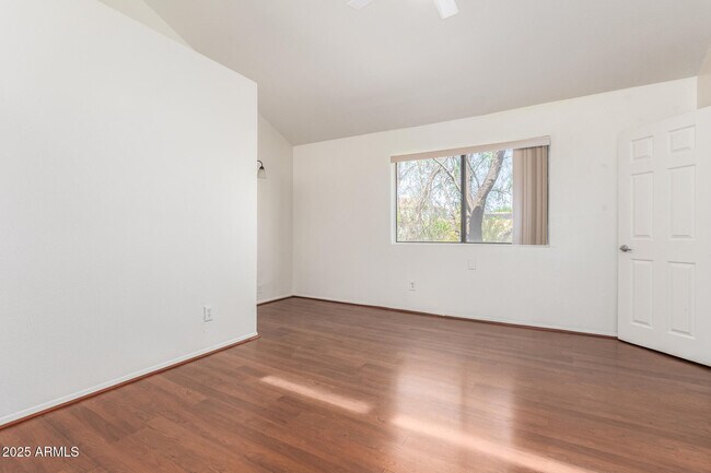 Building Photo - 13627 N Hamilton Dr