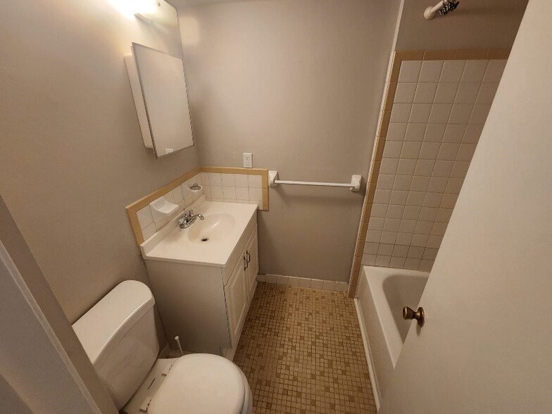 Building Photo - 7758 Rockwell Ave