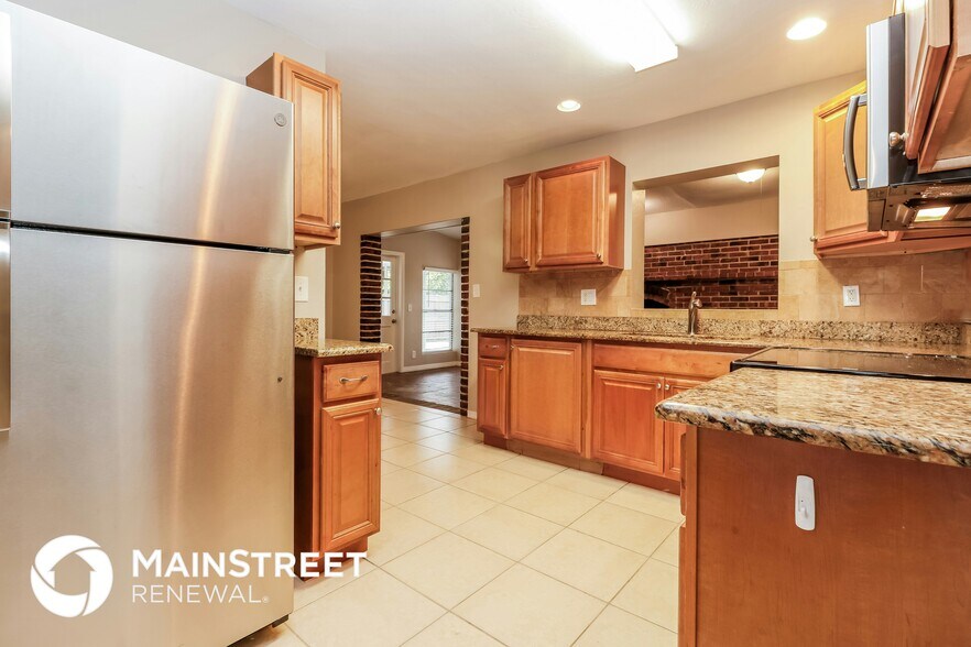 Building Photo - 5335 Brookmeade Dr