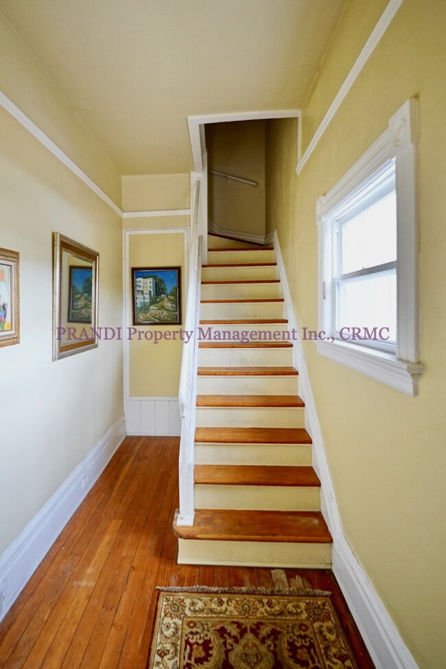 Building Photo - Upstairs 1-Bedroom, 1-Bath Apartment – Bri...