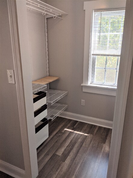 Building Photo - 408 E Merrimack St