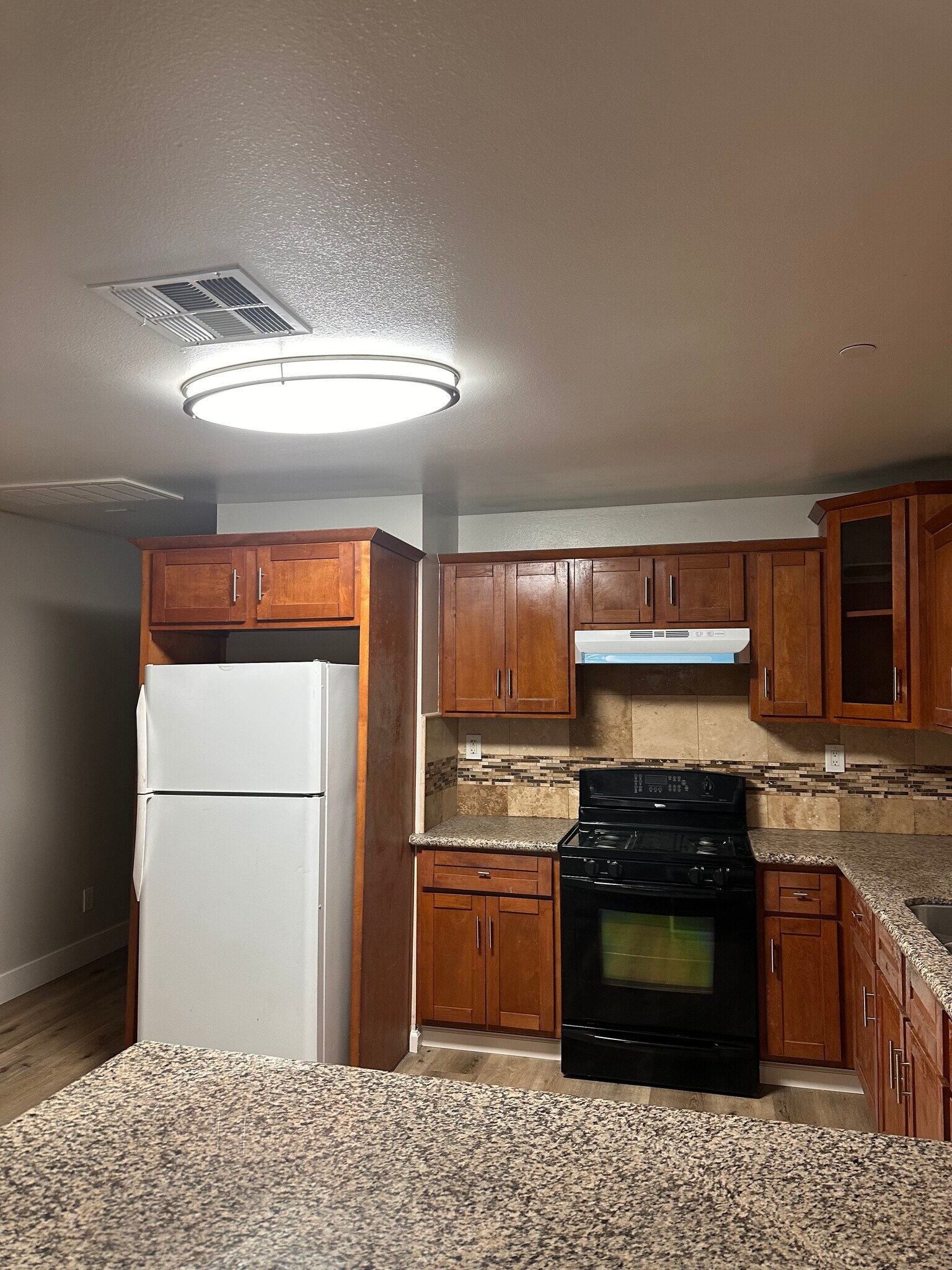 Building Photo - 843 W 76th St