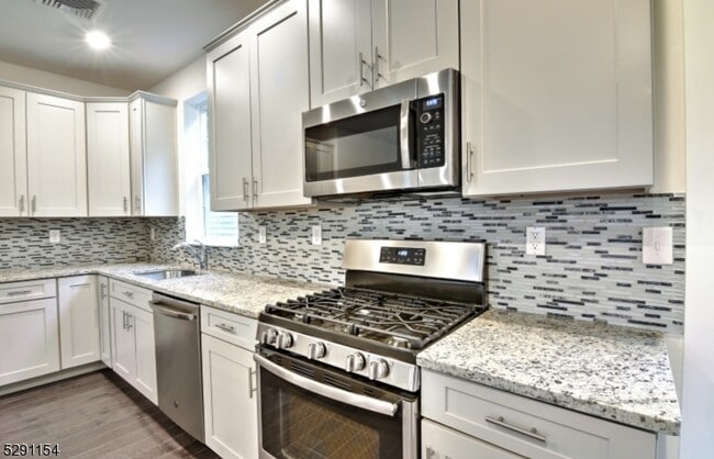 Building Photo - 702 Parkview Ln
