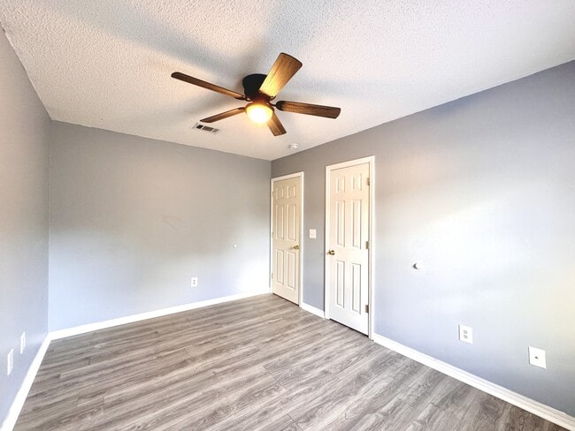 Building Photo - 4797 Old Mill Ct