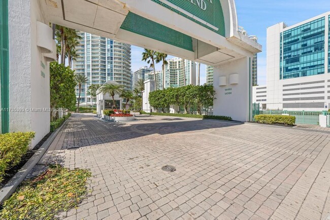 Building Photo - 16400 Collins Ave