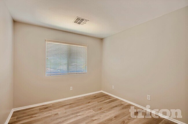 Building Photo - 1353 E Judi Dr