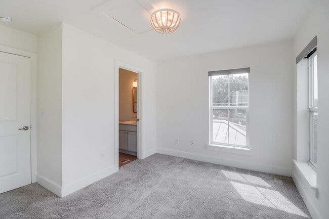 Building Photo - 2207 Government St