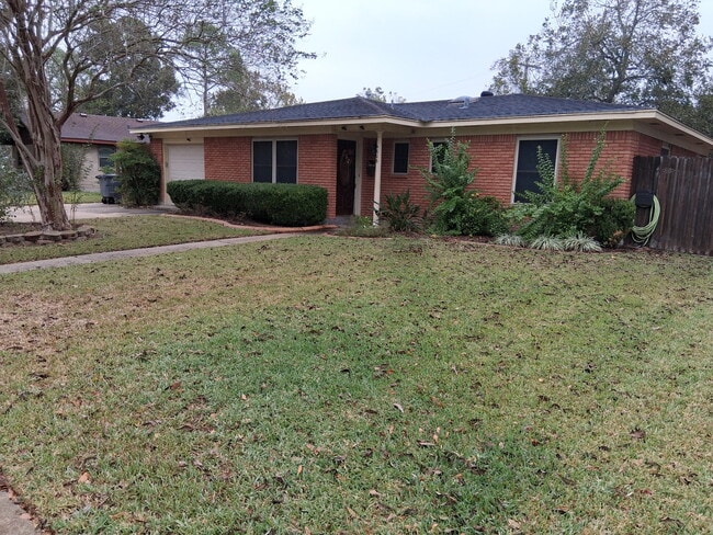 Building Photo - 4606 Begonia St