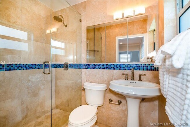 Building Photo - 1223 Seminole Dr