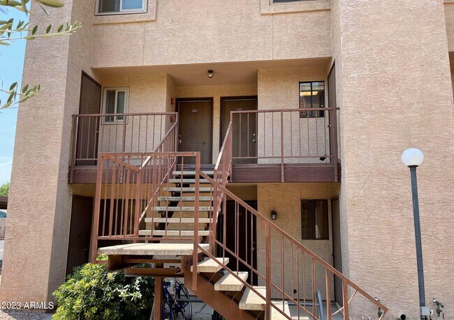 Primary Photo - 1215 E Lemon St