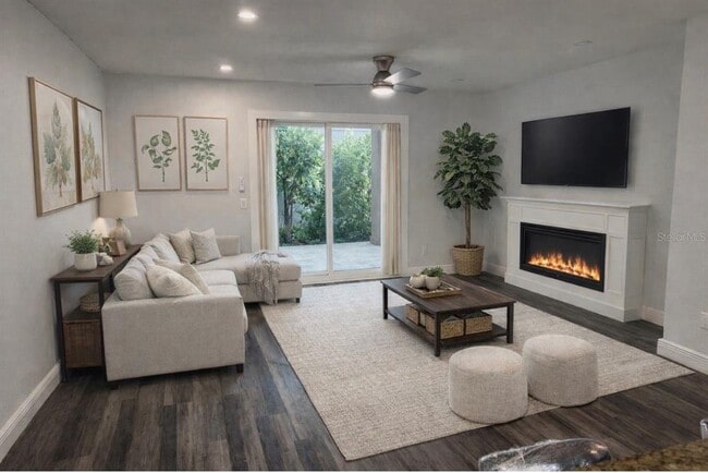 Building Photo - 9481 Highland Oak Dr