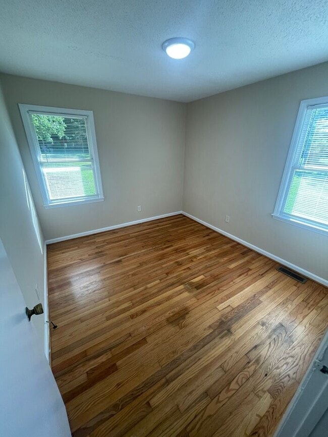 Building Photo - 705 Harris Rd