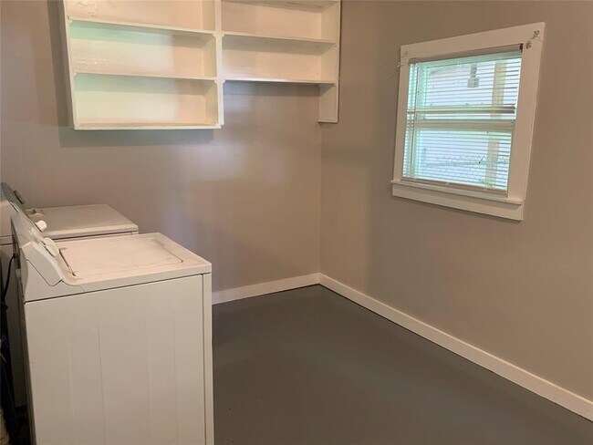 Building Photo - 416 Shaw St