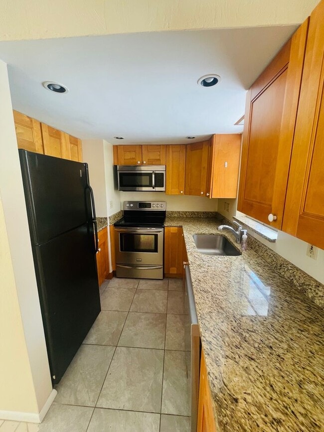 Building Photo - Spacious 2Bed/2Bath Home Avail. for Rent in Southgate Sarasota!!