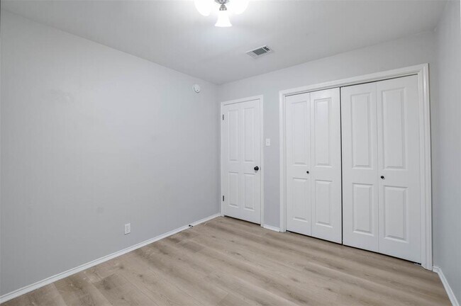 Building Photo - 1810 Coral Dr