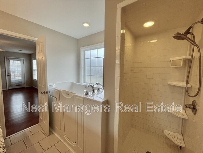 Building Photo - 490 Greywalls Ct