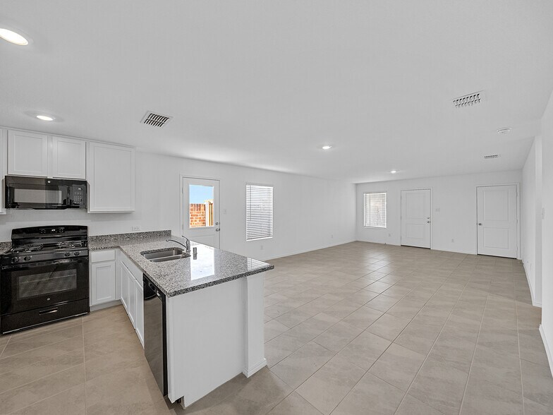Building Photo - 14004 Birch Farm Dr