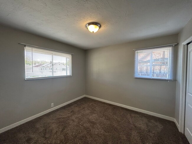 Building Photo - 3 Bedroom 1.75 Bathrooms House in Springvi...