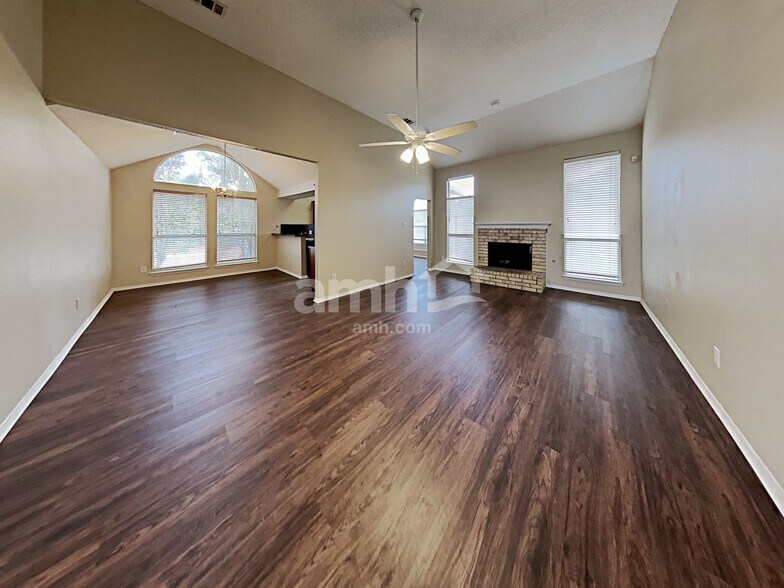 Building Photo - 3001 Morning Dove Ln