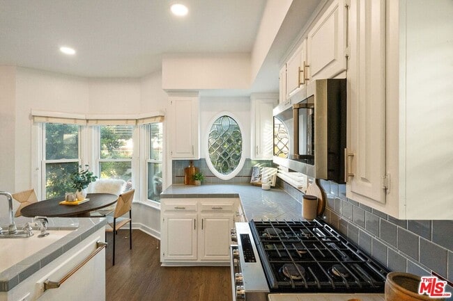 Building Photo - 2622 2nd St