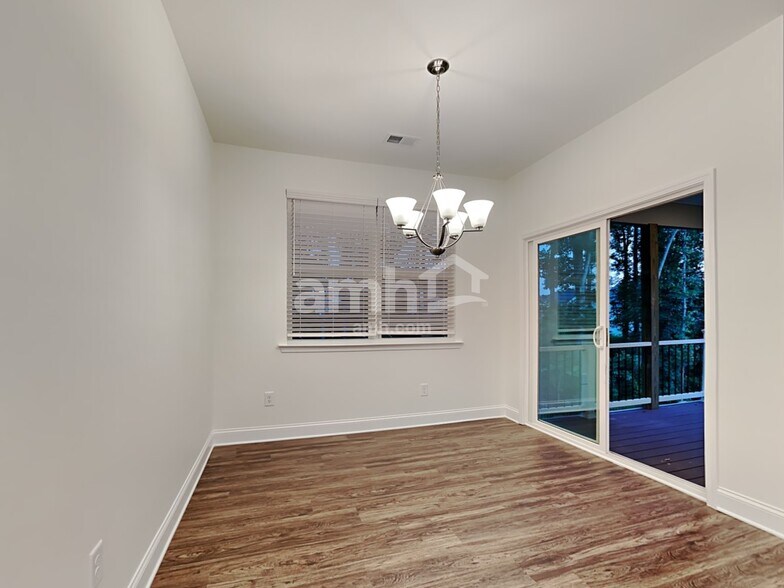 Building Photo - 5045 Hudson Vly Dr