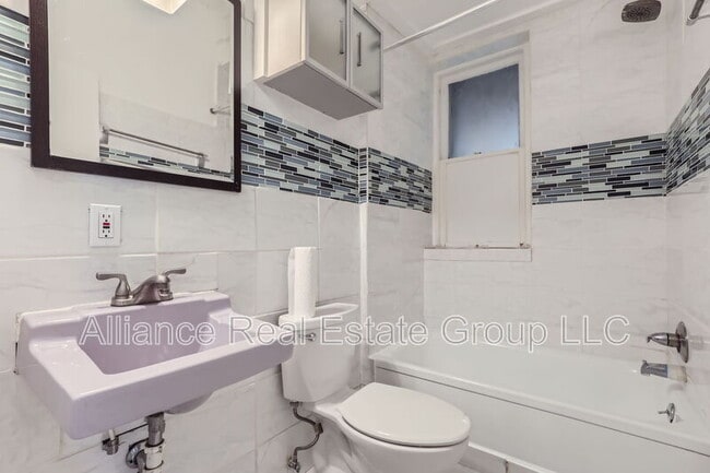 Building Photo - 39 W Byers Pl