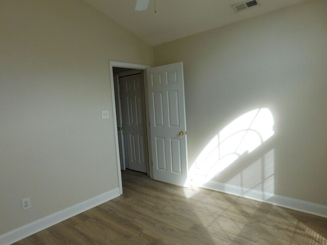 Building Photo - 221 Churchill Court - located in the Townes at Flamingo Oaks