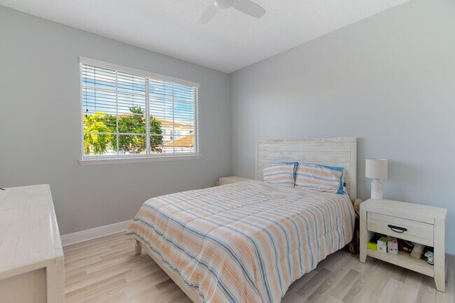 Building Photo - 9901 Baywinds Blvd