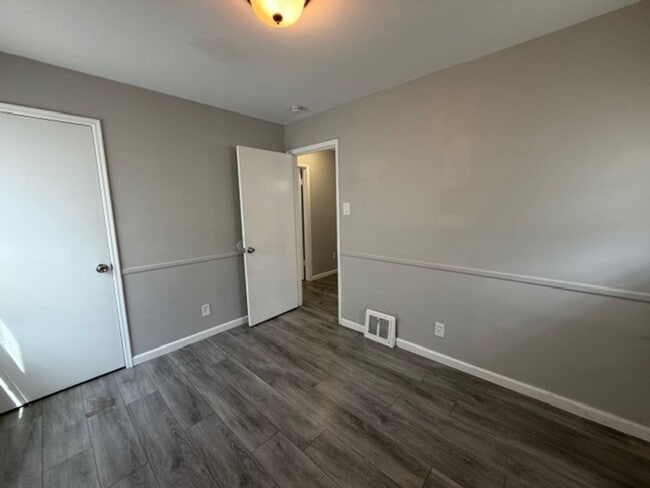 Building Photo - Lovely 3 Bedroom / 1 Bath for Rent - Section 8 Welcome