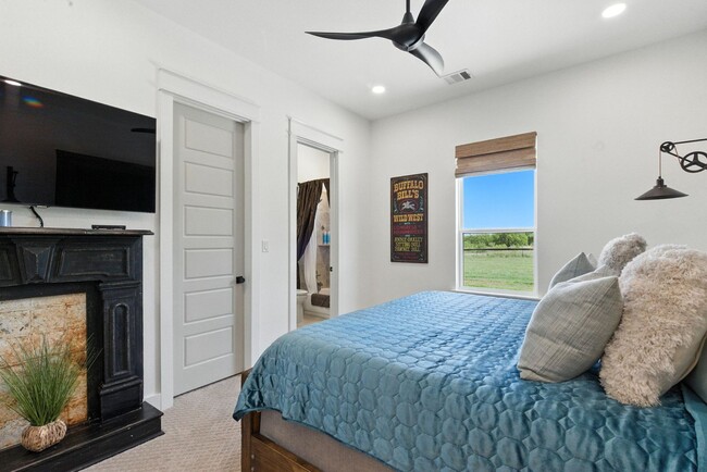 Building Photo - Stunning 5 bedroom horse property coming soon!