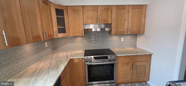 Building Photo - 165 Leeds Ct W