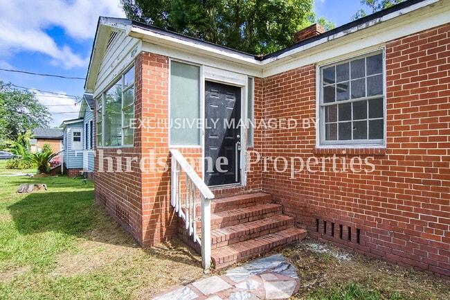 Building Photo - 8057 Oakwood St