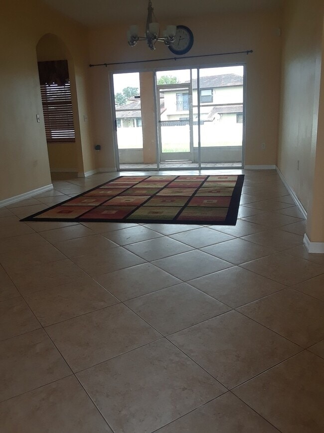 Building Photo - Spacious 4-Bedroom Home in Poinciana!