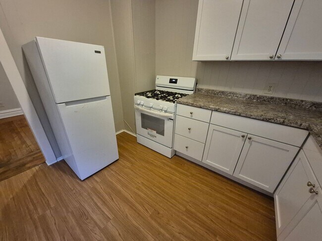 Building Photo - 268 Hamilton St