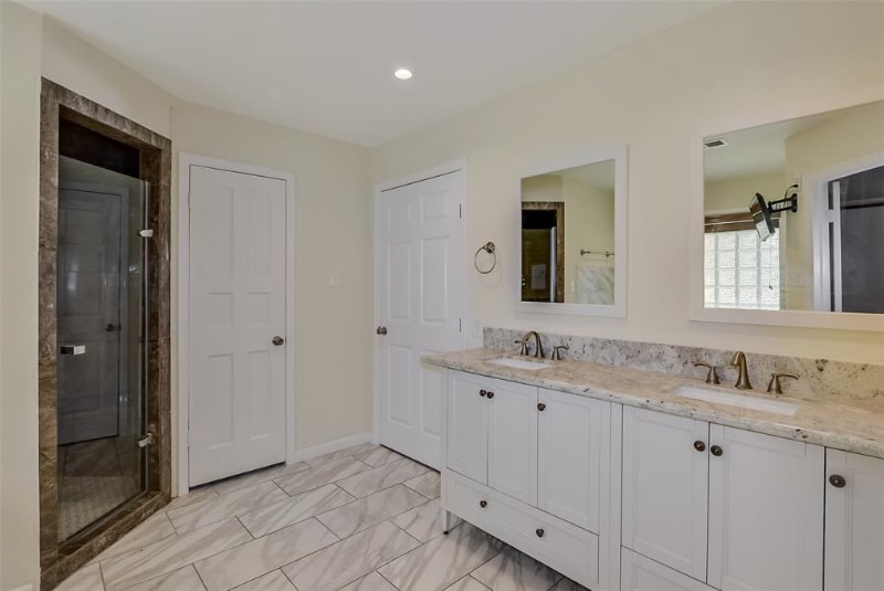 Building Photo - 6602 Point Clear Dr