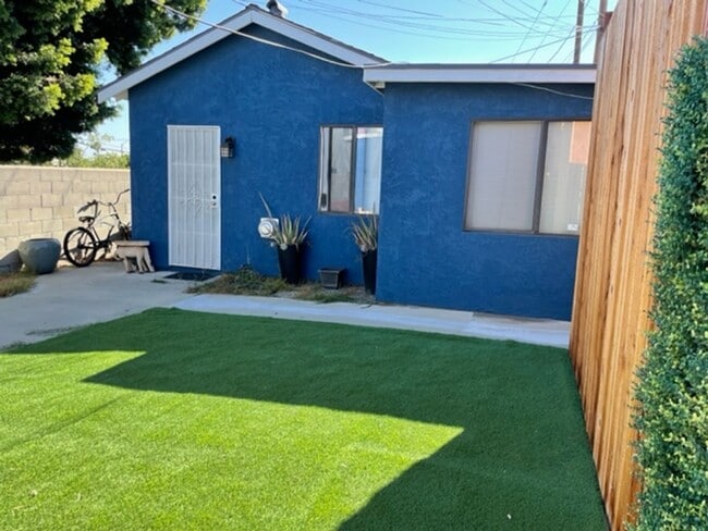 Building Photo - 792 Terminio Ave Long Beach CA 90804