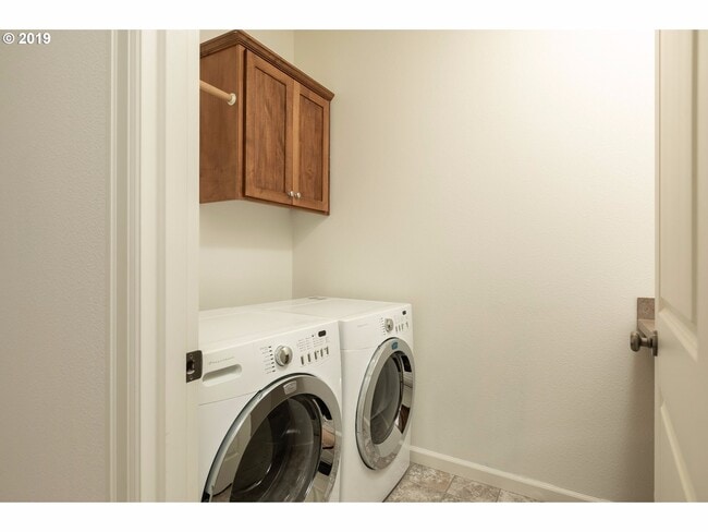 Building Photo - Amazing 3 bed / 2.5 bath Duplex with Bonus Room!